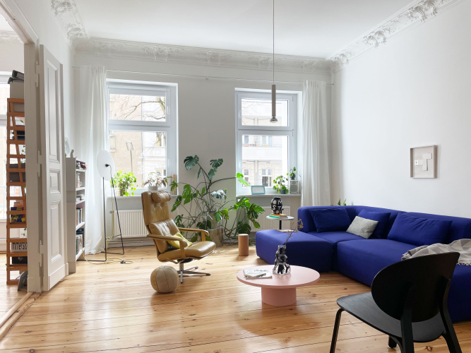 Interior design by Steffi Bühlmaier - Wohnzimmer mit blauem Sofa