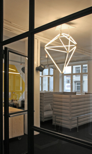 steffi bühlmaier steffibuehlmaier - lichtobjekt - lamp design - diamant lamp hanging in office