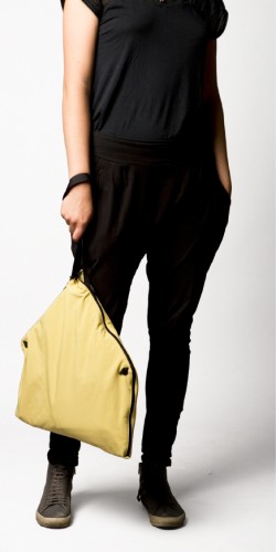 steffi b&uuml;hlmaier steffibuehlmaier - falter - bag design - model with yellow bag