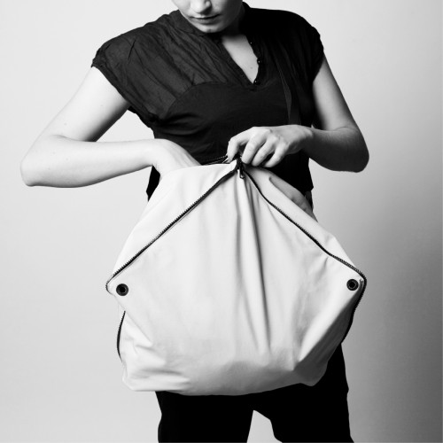 steffi b&uuml;hlmaier steffibuehlmaier - falter - bag design - model with bag