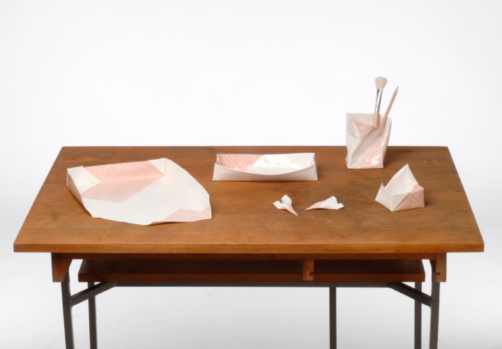 steffi b&uuml;hlmaier steffibuehlmaier - mimos - stationary design - porcellain objects on wooden table