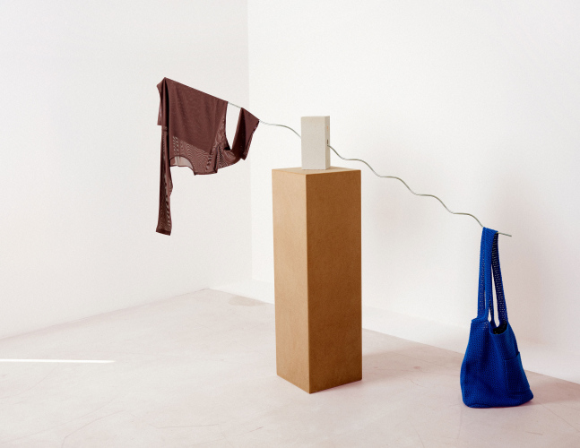 Steffi Bühlmaier Set Design. steffibuehlmaier - fashion editorial - sculptural art - shirt, brown plinth and blue bag - scale - Jessica Grossmann