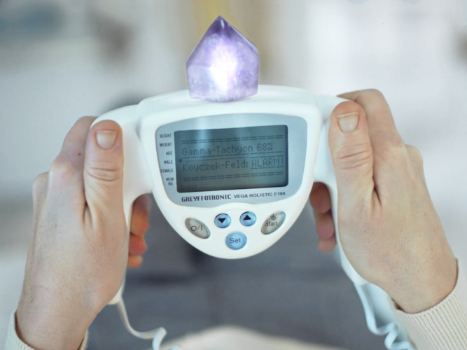 steffi b&uuml;hlmaier steffibuehlmaier - shortfilm by micky s&uuml;lzer - props design - energy detection device