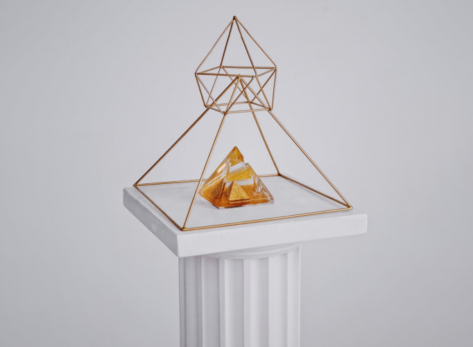 steffi b&uuml;hlmaier steffibuehlmaier - shortfilm by micky s&uuml;lzer - props design - pyramid