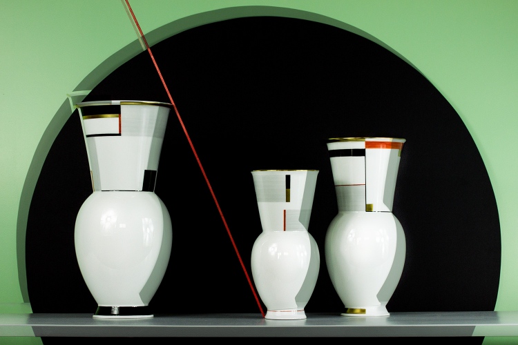 steffi b&uuml;hlmaier steffibuehlmaier - art installation - kpm porzellan - 3 flower vases - loreen hinz