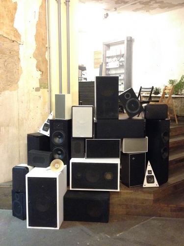 steffi b&uuml;hlmaier steffibuehlmaier - converse - shop styling props - speaker installation