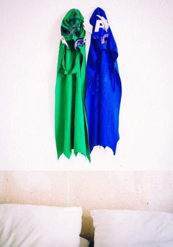 steffi b&uuml;hlmaier steffibuehlmaier - moby m&ouml;we - music video - costumes on wall