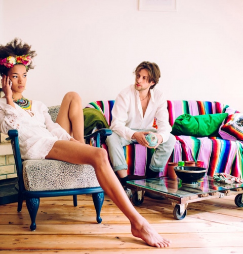 steffi b&uuml;hlmaier steffibuehlmaier - moby m&ouml;we - music video - boy and girl sitting on chairs