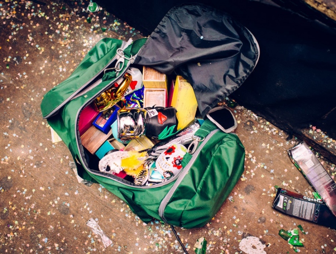 steffi b&uuml;hlmaier steffibuehlmaier - moby m&ouml;we - music video - bag with decoration props