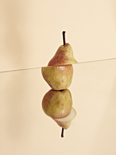 steffi b&uuml;hlmaier steffibuehlmaier - obstsalat - fruit art: pear on mirror - stefanie manns