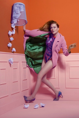 steffi b&uuml;hlmaier steffibuehlmaier - 0 gravity - fashion - model in front of pink and red wall - christina sandrock