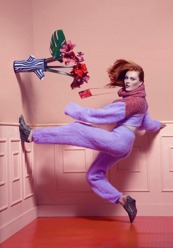 steffi b&uuml;hlmaier steffibuehlmaier - 0 gravity - fashion - model in front of pink and red wall with flowers- christina sandrock