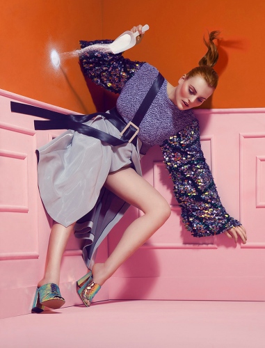 steffi b&uuml;hlmaier steffibuehlmaier - 0 gravity - fashion - model in front of pink and red wall - christina sandrock