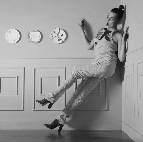 steffi b&uuml;hlmaier steffibuehlmaier - 0 gravity - fashion - model in black and white - christina sandrock