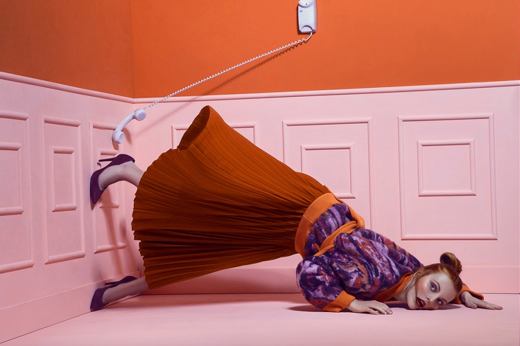 steffi b&uuml;hlmaier steffibuehlmaier - 0 gravity - fashion - model in front of pink and red wall - christina sandrock