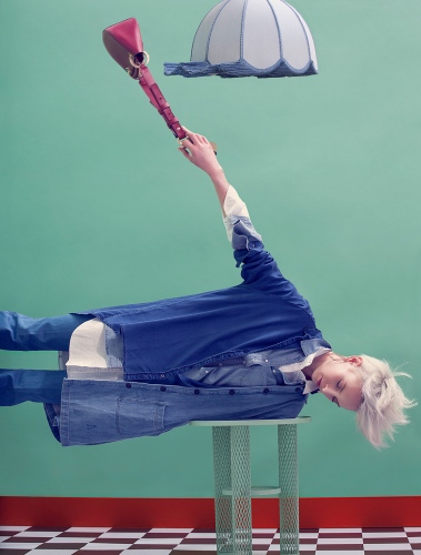 steffi b&uuml;hlmaier steffibuehlmaier - locker bleiben - fashion - woman posing in front of green wall - christina sandrock