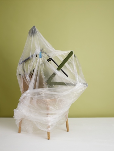 steffi b&uuml;hlmaier steffibuehlmaier - folie - installation with chairs wrapped in membrane - jan burwick