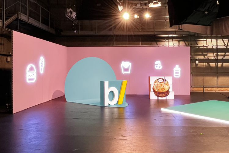 Steffi Bühlmaier Set Design. TV show set in film studio with pink walls and a blue dot, food icons - besseresser - ZDF - - set design - steffi bühlmaier steffibuehlmaier
